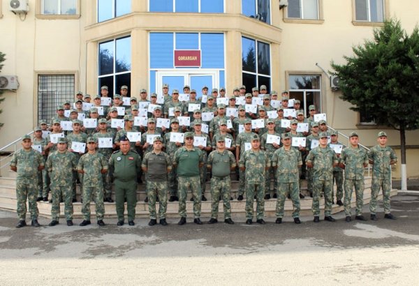 Azerbaijani air force marks graduation ceremony at training center