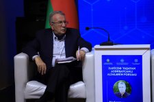 Azerbaijan's Baku weighs novelties for university and research institute dev't (PHOTO)