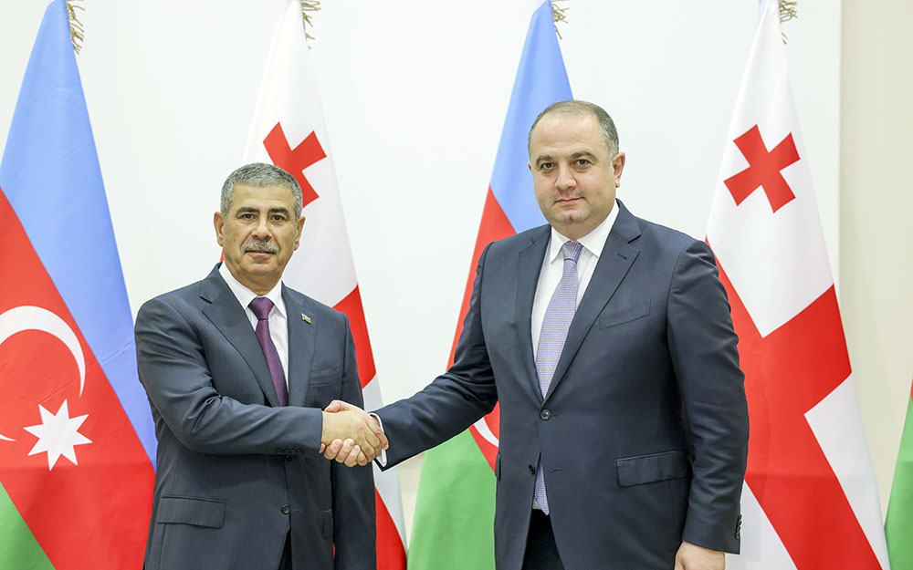 Azerbaijani, Georgian defense ministers discuss regional situation (PHOTO)