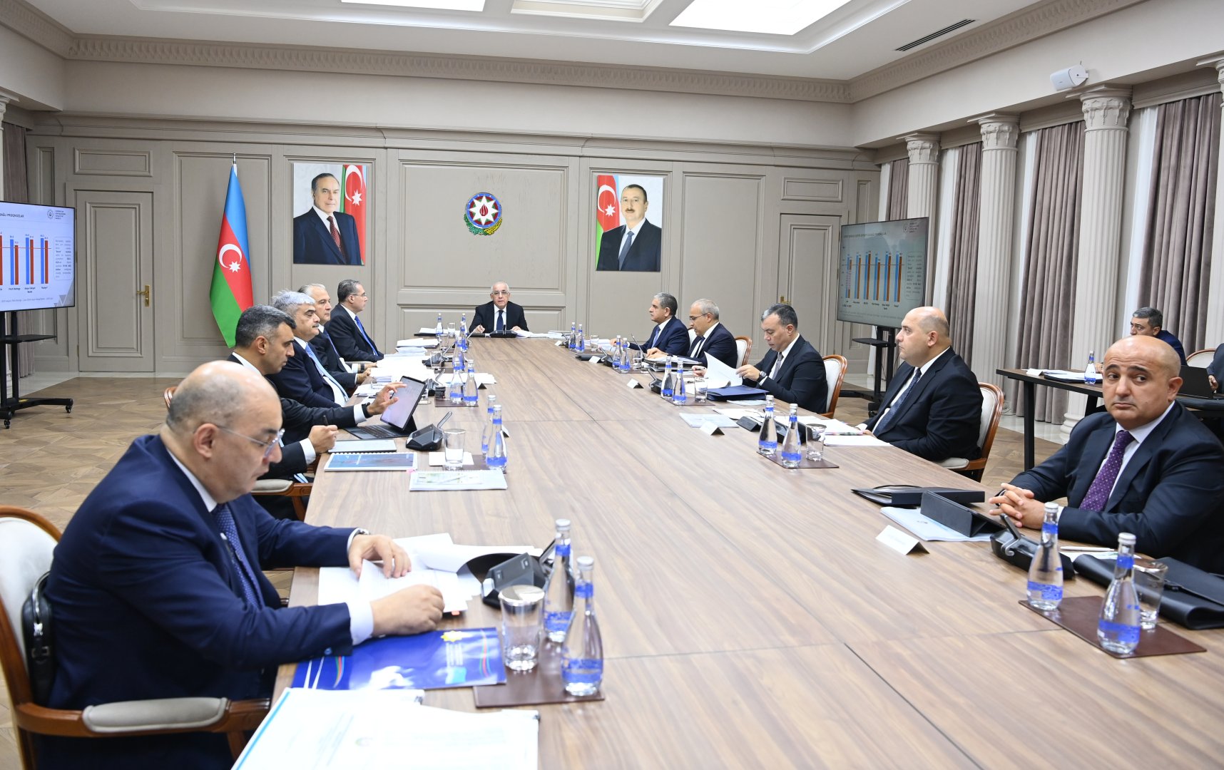 Azerbaijan's Economic Council meets to tackle pending issues (PHOTO)