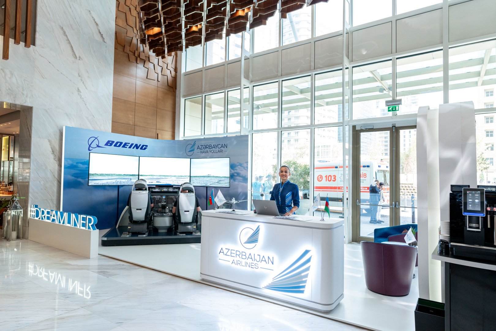 Dreamliner from AZAL and Boeing: Put your skills to test as pilot in simulator (PHOTO)
