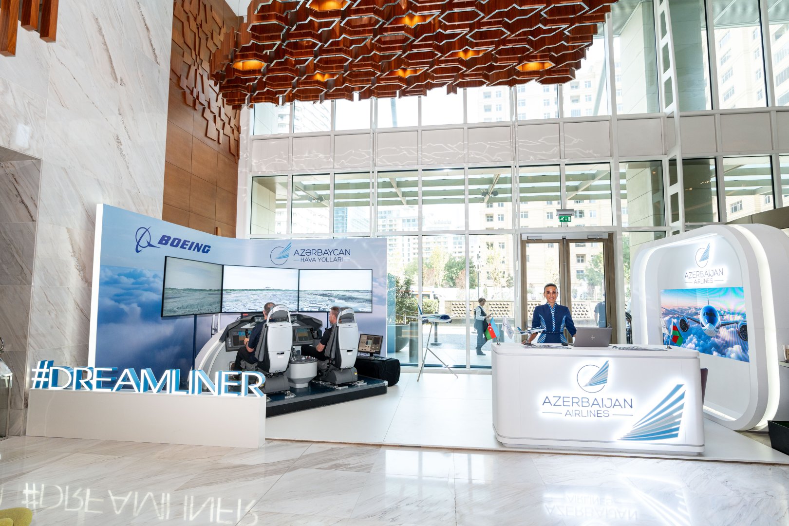 Dreamliner from AZAL and Boeing: Put your skills to test as pilot in simulator (PHOTO)