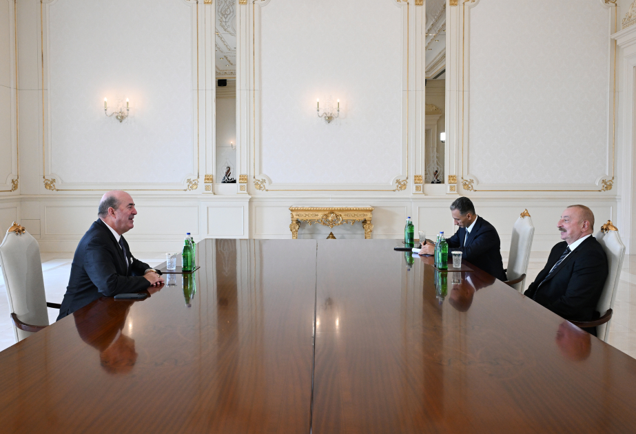 President Ilham Aliyev receives President of Gulfstream Aerospace (VIDEO)