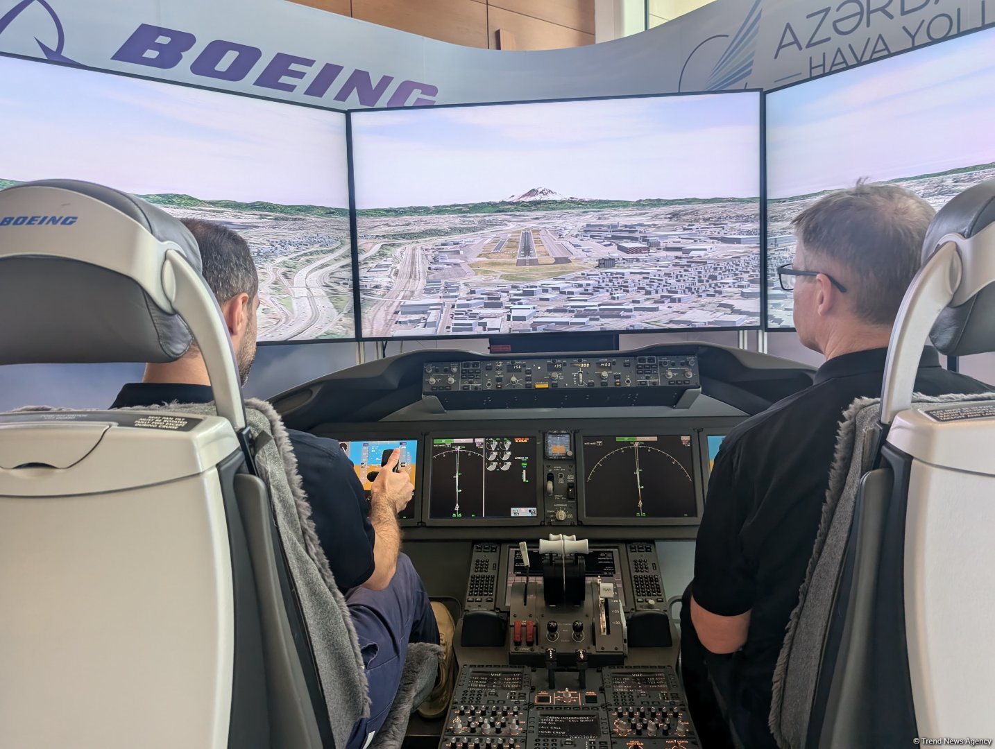 Dreamliner from AZAL and Boeing: Put your skills to test as pilot in simulator (PHOTO)