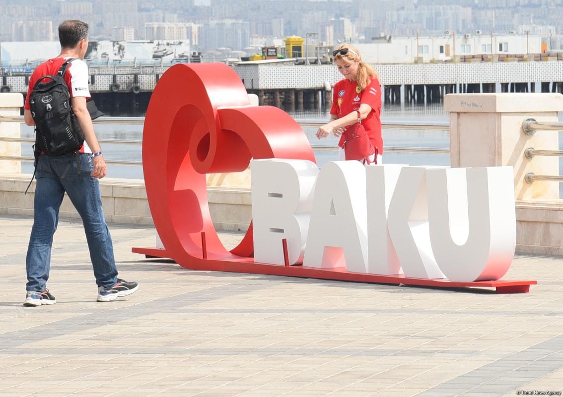 Guests of Formula 1 in Azerbaijan's Baku soaking up city's stunning spots (PHOTO)