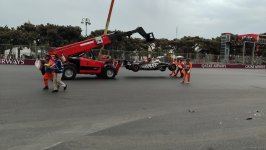 Crash shatters one of cars during Formula 1 team's third practice session in Baku (PHOTO/VIDEO)