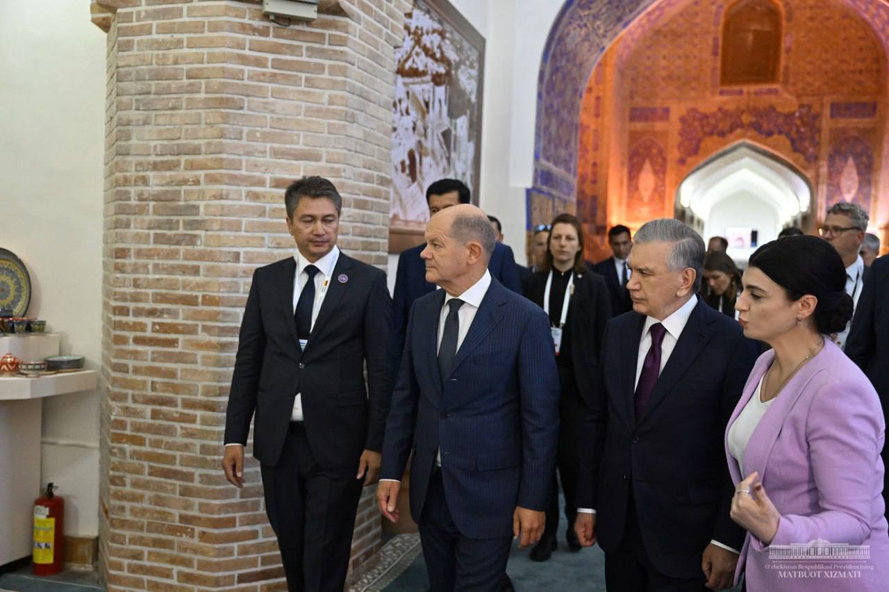 President of Uzbekistan meets German Chancellor Olaf Scholz in Samarkand (PHOTO)