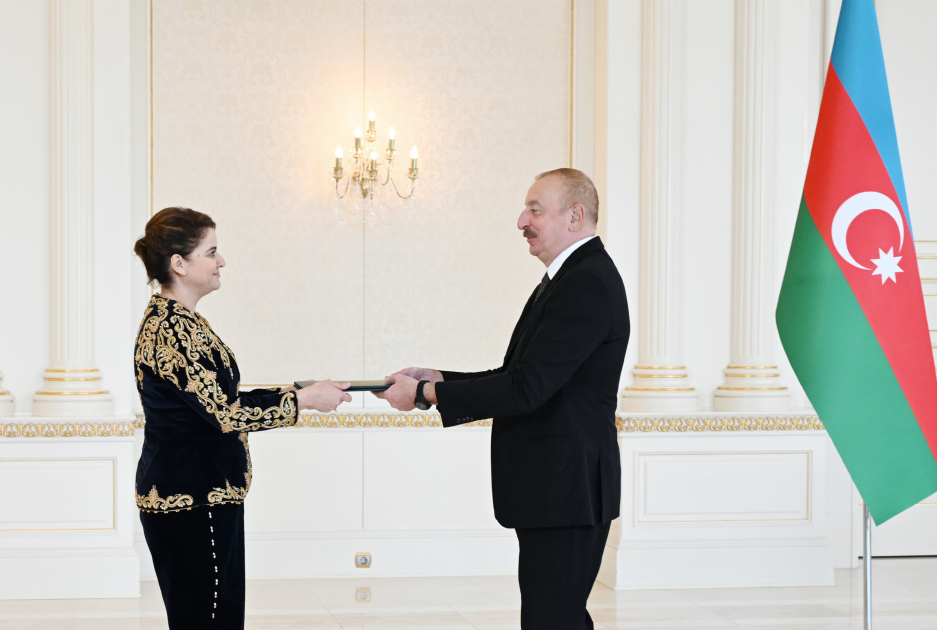 President Ilham Aliyev receives credentials of incoming ambassador of Algeria to Azerbaijan (PHOTO)