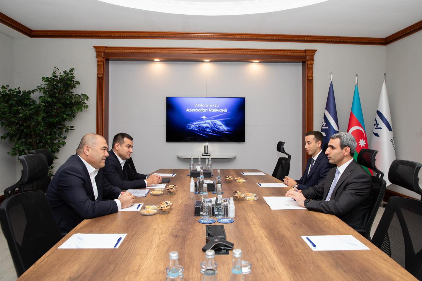 Azerbaijan, Uzbekistan mull over collaboration on Middle Corridor development