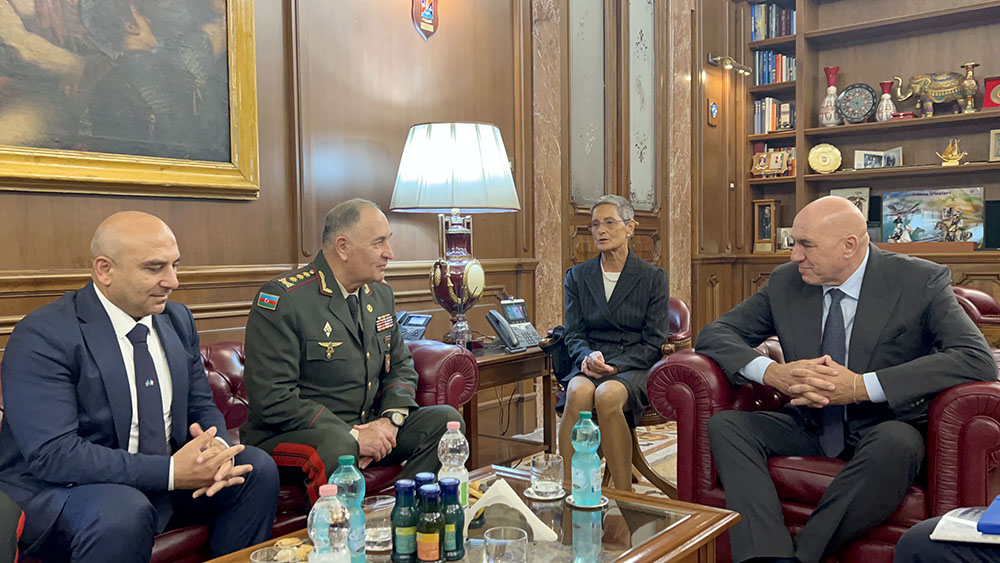 Azerbaijan's senior army staff meet with Italy's Defense Minister