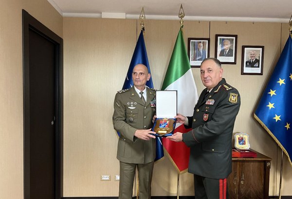 Azerbaijan, Italy debate further expansion of military-technical co-op (PHOTO)
