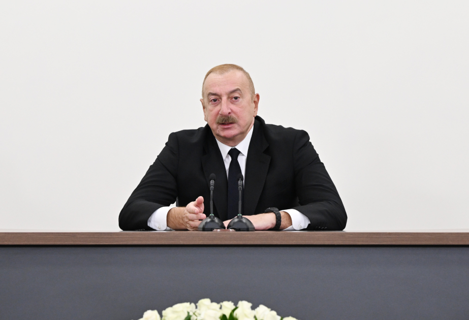 President Ilham Aliyev highlights heroism of soldiers at meeting with students of Garabagh University