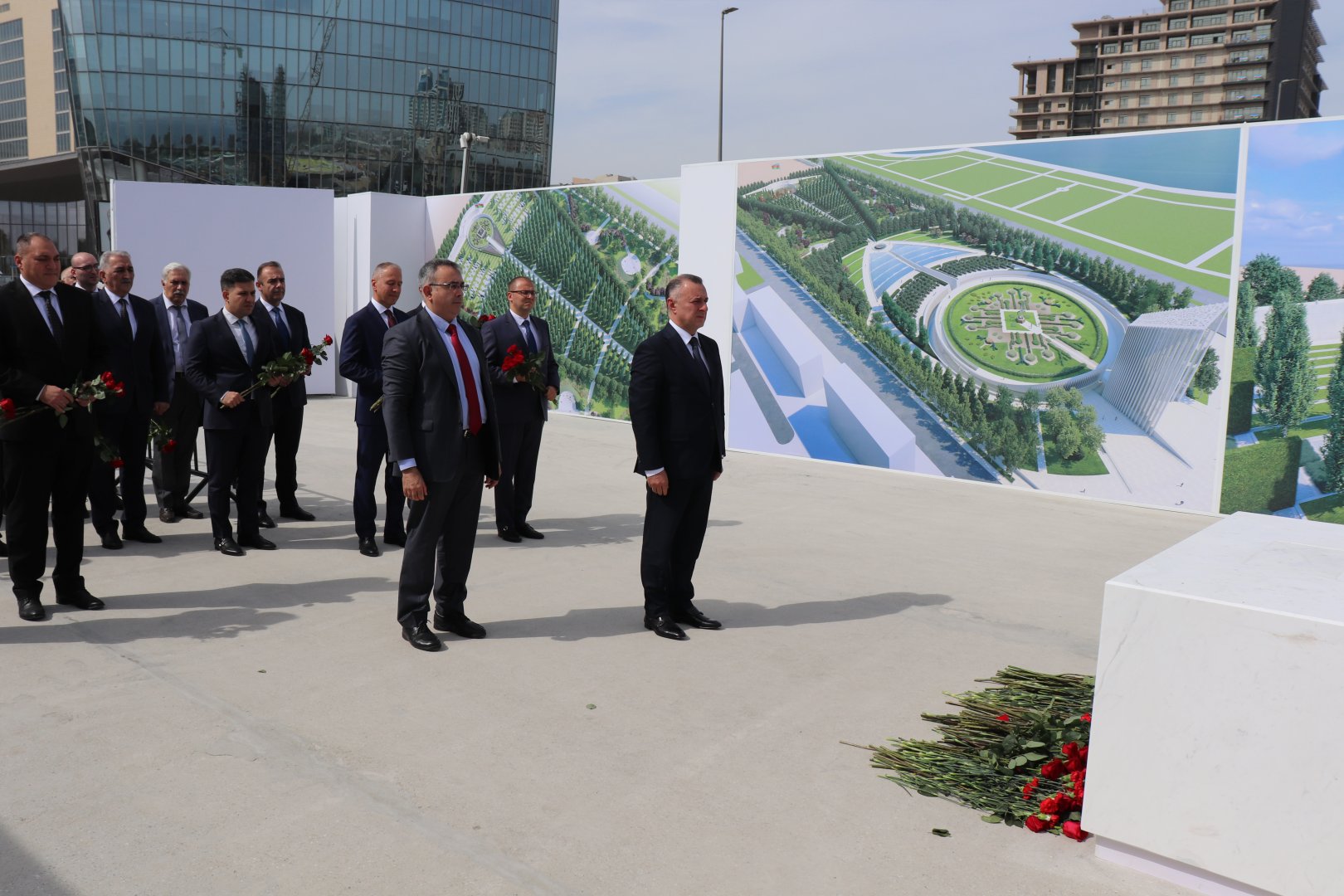 Azerbaijani health ministry's leadership and staff pay visit to Victory Park (PHOTO)