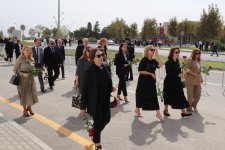 Azerbaijani health ministry's leadership and staff pay visit to Victory Park (PHOTO)