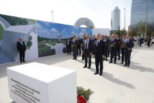 Azerbaijani health ministry's leadership and staff pay visit to Victory Park (PHOTO)