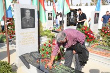 Azerbaijani people pay tribute to Second Karabakh War martyrs (PHOTO)