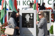 Azerbaijani people pay tribute to Second Karabakh War martyrs (PHOTO)