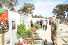 Azerbaijani people pay tribute to Second Karabakh War martyrs (PHOTO)