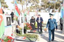 Azerbaijani people pay tribute to Second Karabakh War martyrs (PHOTO)