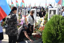 Azerbaijani people pay tribute to Second Karabakh War martyrs (PHOTO)