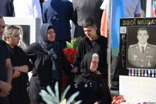 Azerbaijani people pay tribute to Second Karabakh War martyrs (PHOTO)