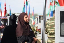 Azerbaijani people pay tribute to Second Karabakh War martyrs (PHOTO)