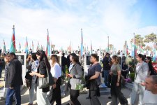 Azerbaijani people pay tribute to Second Karabakh War martyrs (PHOTO)