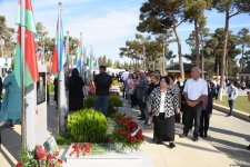Azerbaijani people pay tribute to Second Karabakh War martyrs (PHOTO)