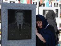 Azerbaijani people pay tribute to Second Karabakh War martyrs (PHOTO)
