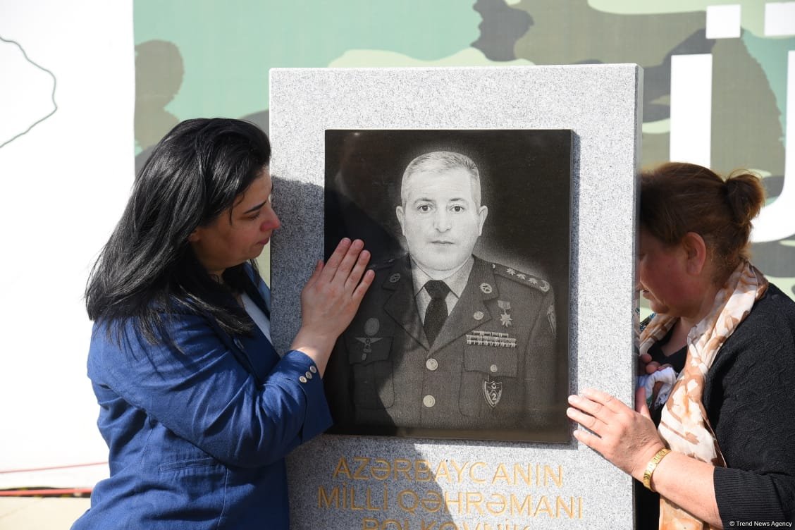 Azerbaijani people pay tribute to Second Karabakh War martyrs (PHOTO)