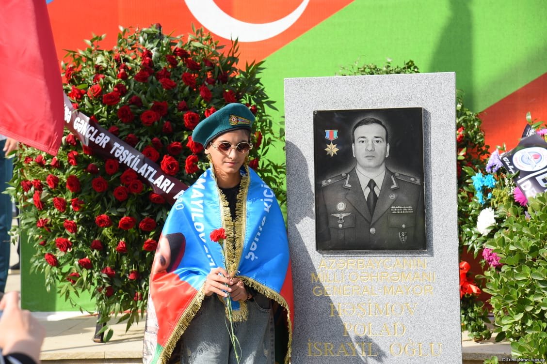 Azerbaijani people pay tribute to Second Karabakh War martyrs (PHOTO)