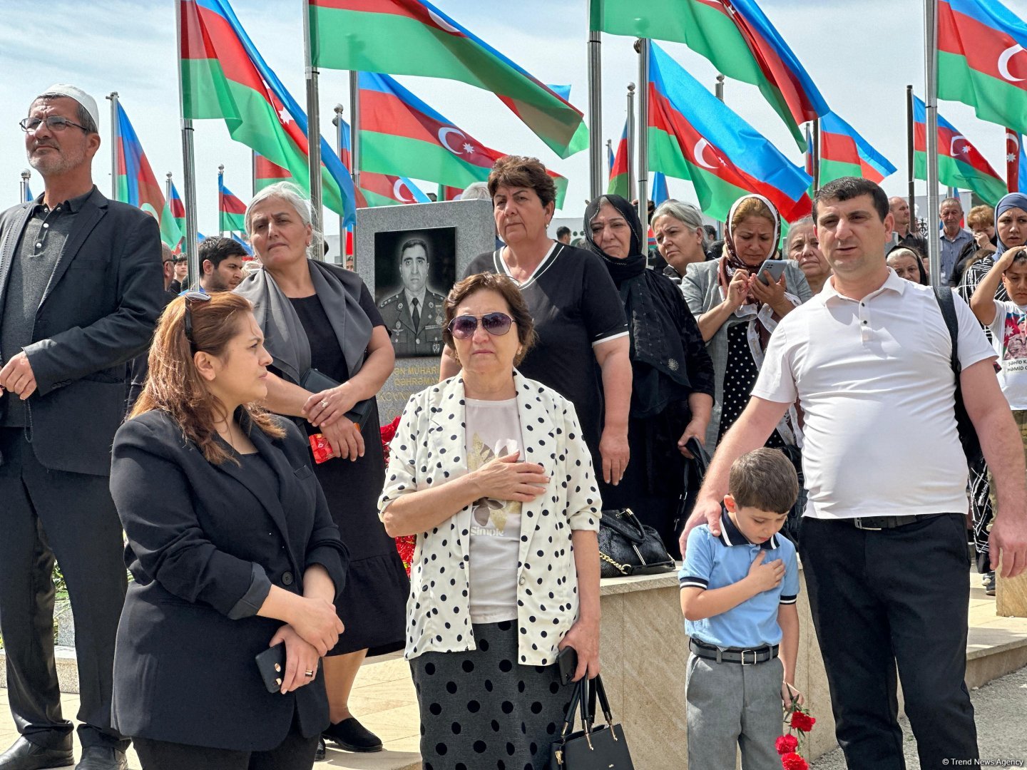 Azerbaijani people pay tribute to Second Karabakh War martyrs (PHOTO)