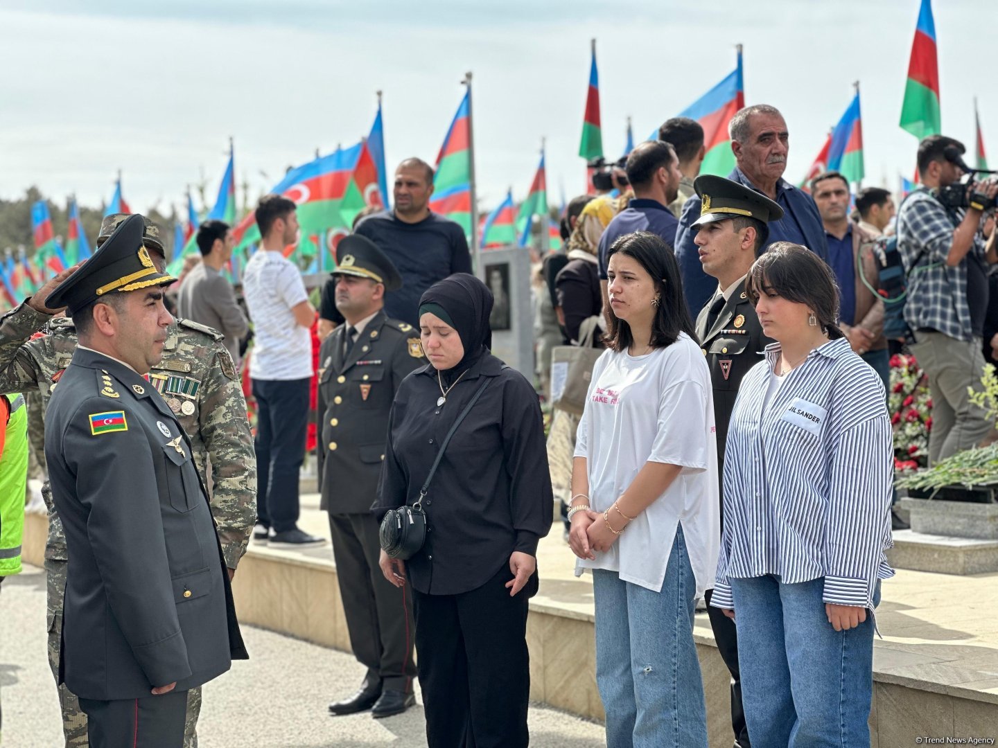 Azerbaijani people pay tribute to Second Karabakh War martyrs (PHOTO)