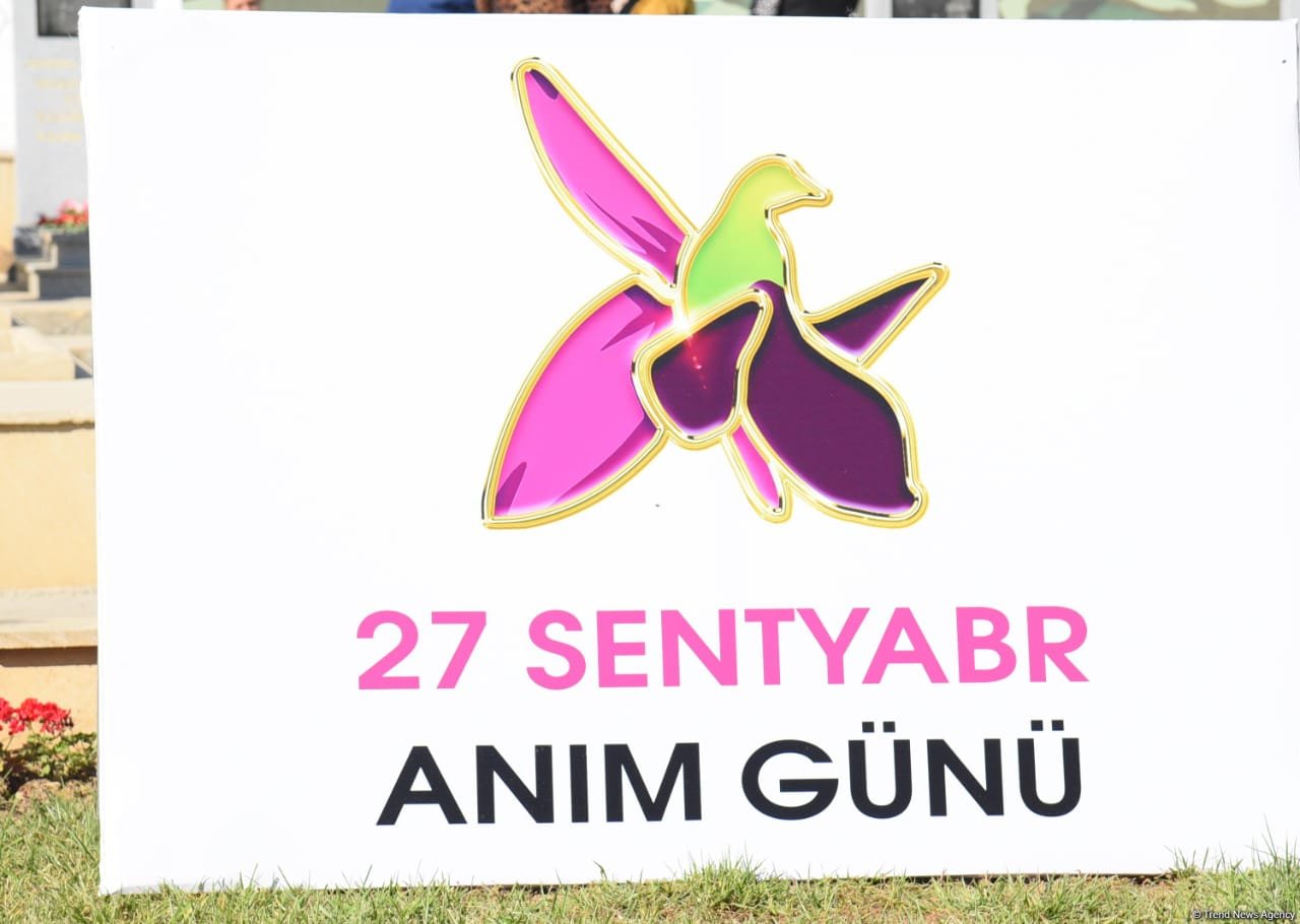 Azerbaijani people pay tribute to Second Karabakh War martyrs (PHOTO)