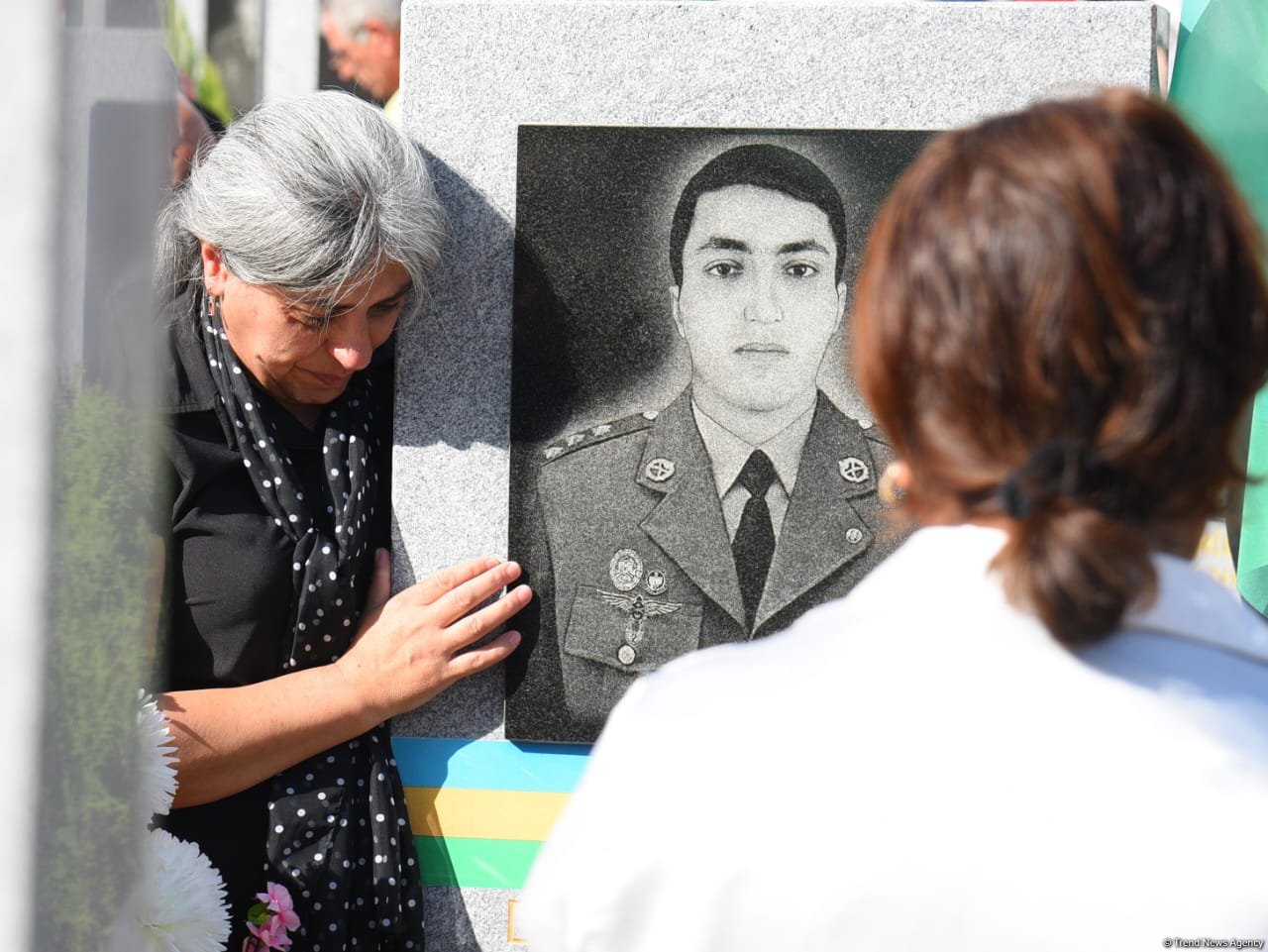 Azerbaijani people pay tribute to Second Karabakh War martyrs (PHOTO)