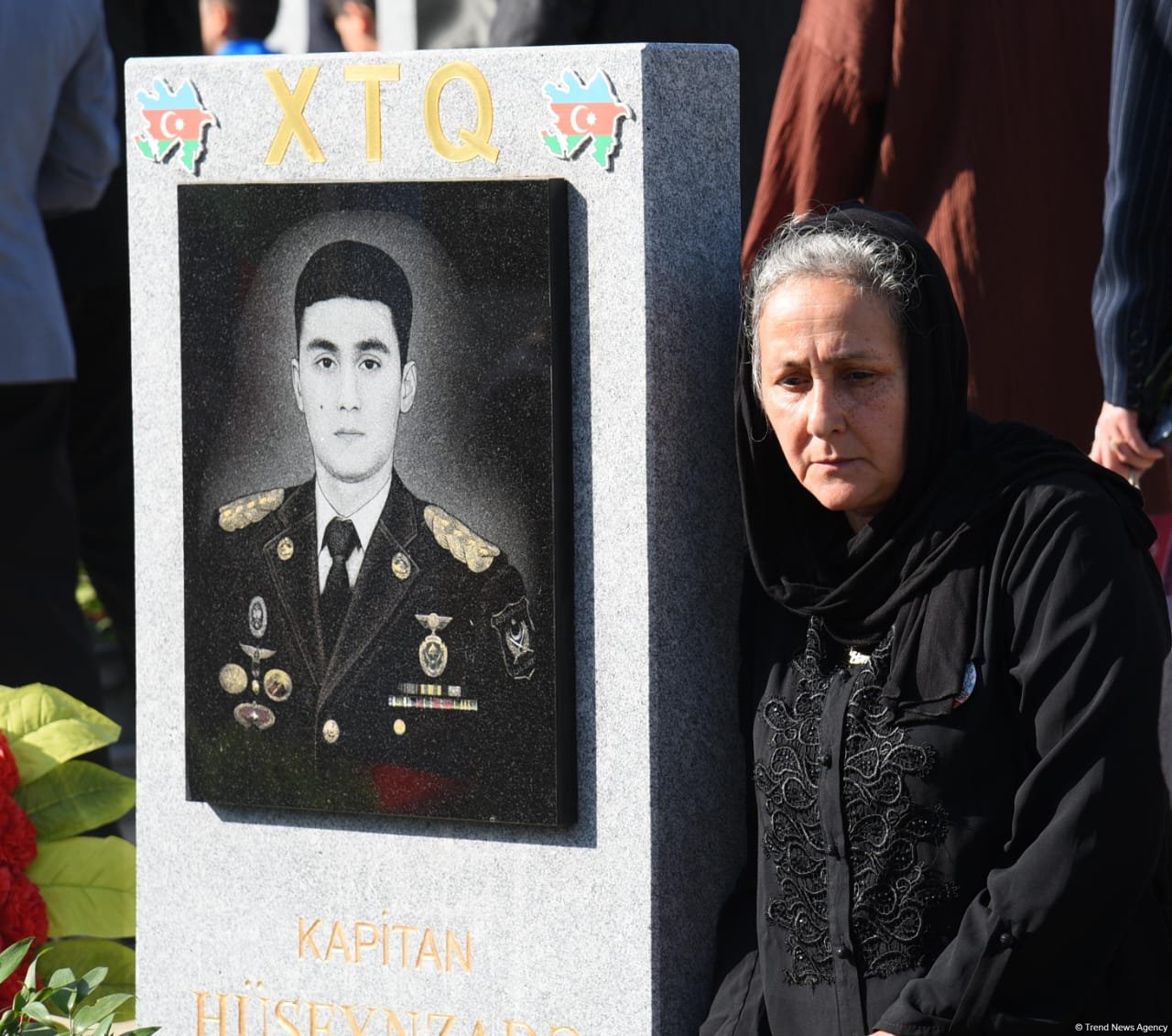Azerbaijani people pay tribute to Second Karabakh War martyrs (PHOTO)
