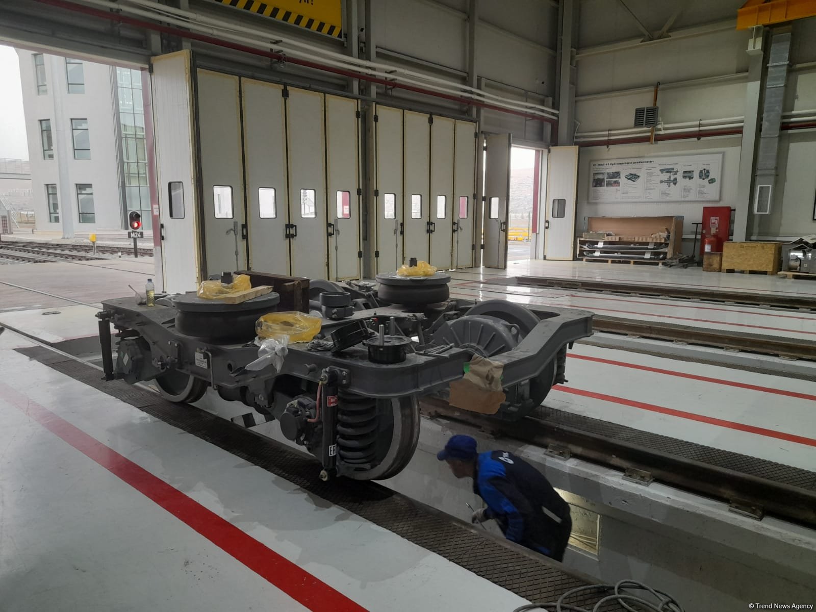 Azerbaijani media reps get first look at Baku's new metro trains (PHOTO)