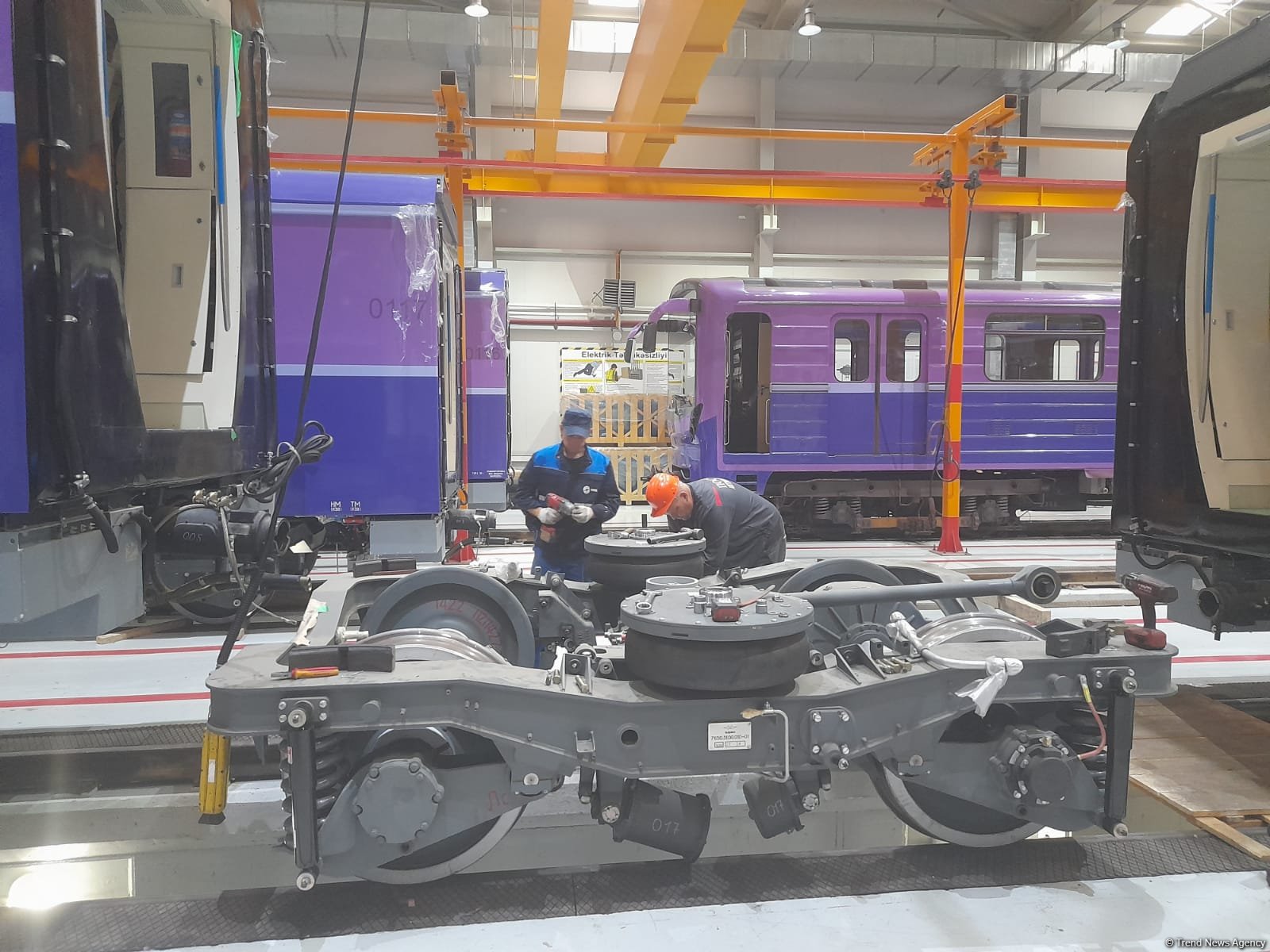 Azerbaijani media reps get first look at Baku's new metro trains (PHOTO)