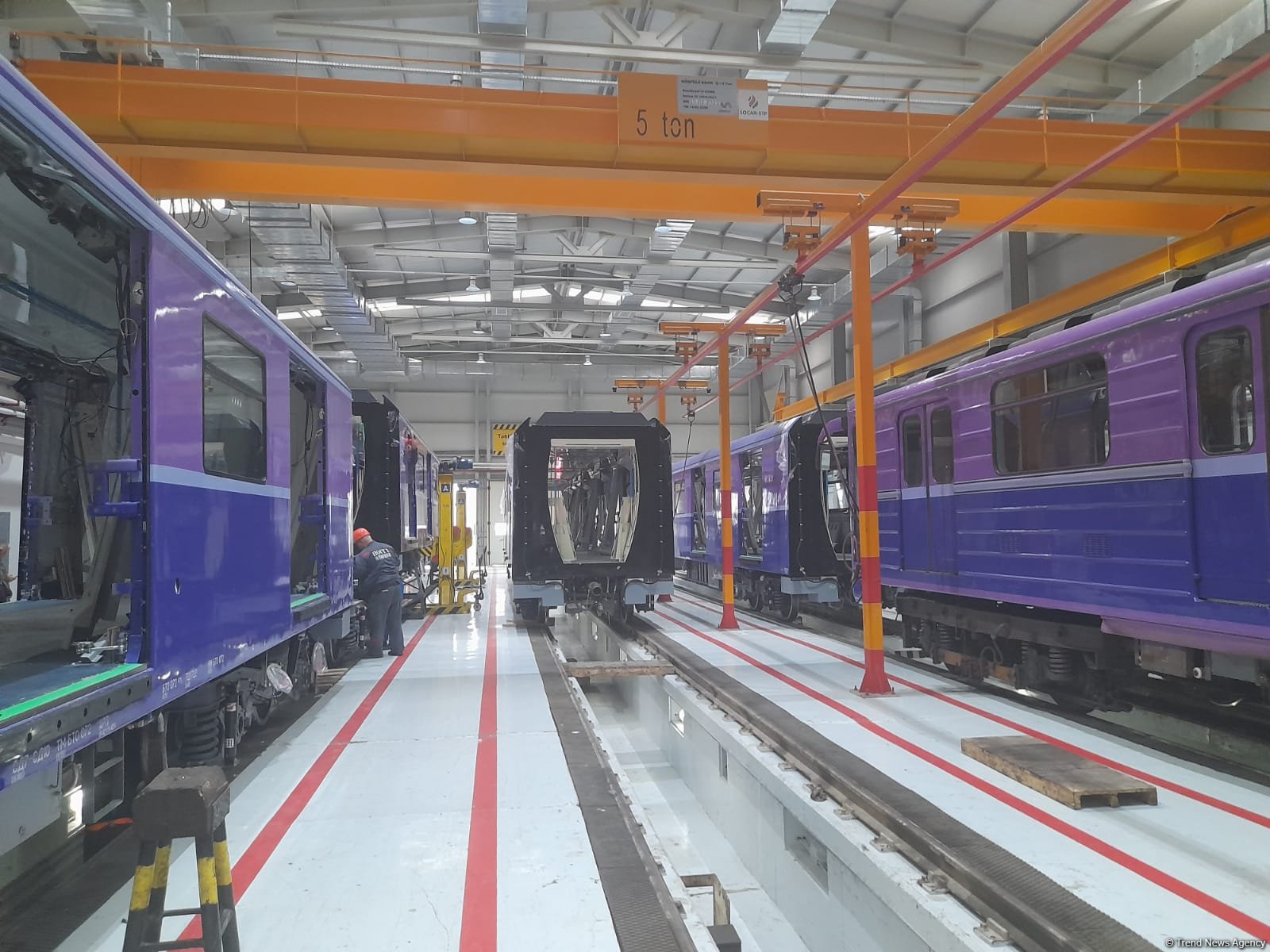 Azerbaijani media reps get first look at Baku's new metro trains (PHOTO)