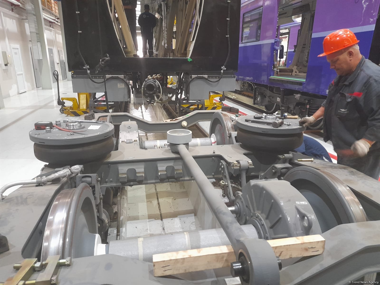 Azerbaijani media reps get first look at Baku's new metro trains (PHOTO)