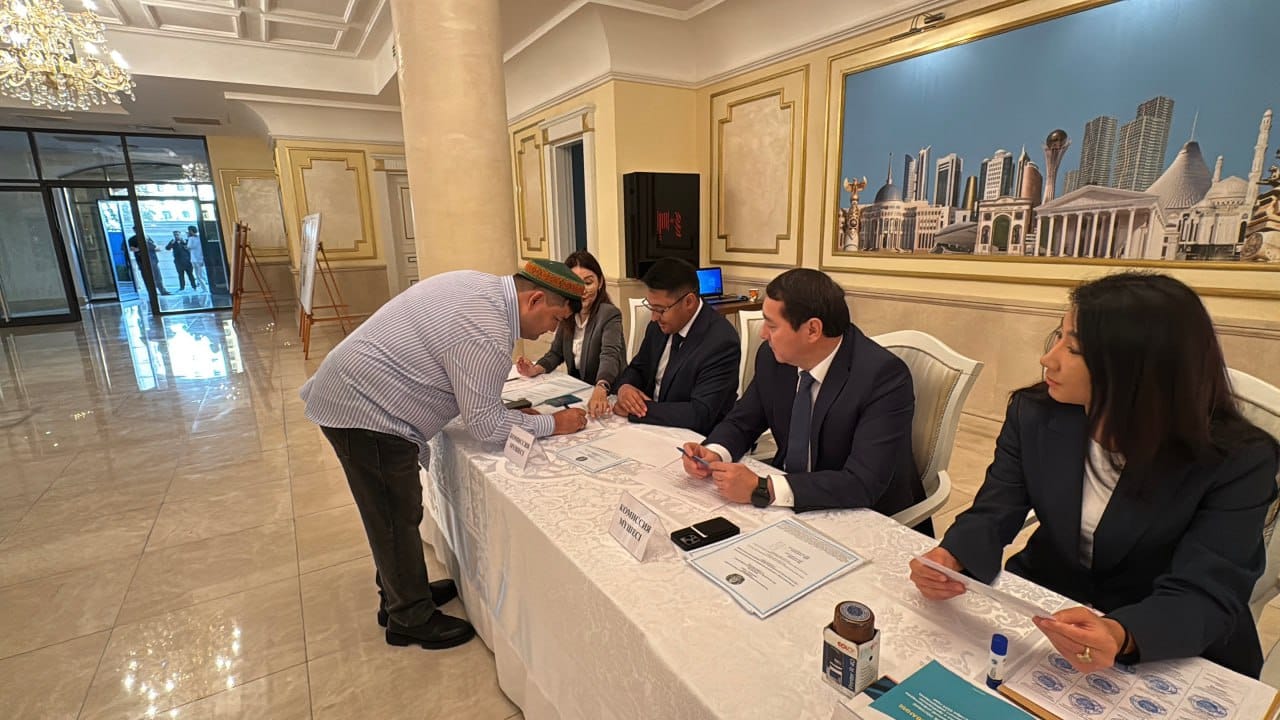Azerbaijan's Baku opens polling station for Kazakh nuclear power plant referendum (PHOTO/VIDEO)