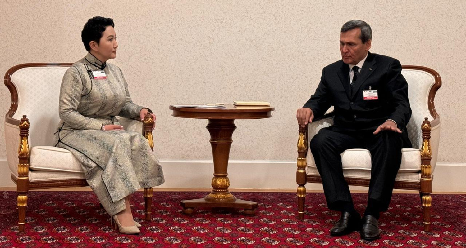 Turkmen, Mongolian FMs parley development of relations between countries