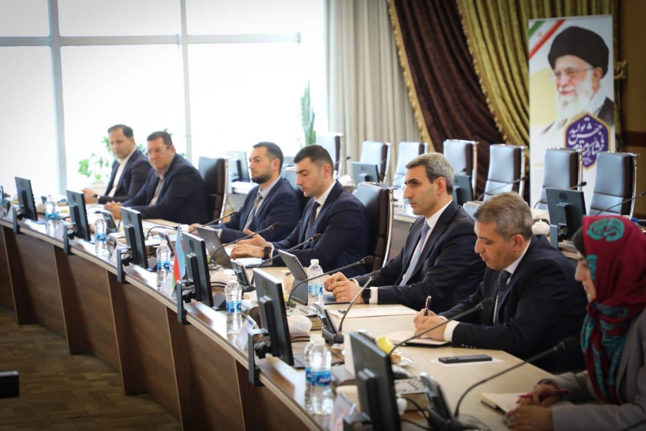 Azerbaijan's railroads chief holds discussions with Iranian counterpart (PHOTO)