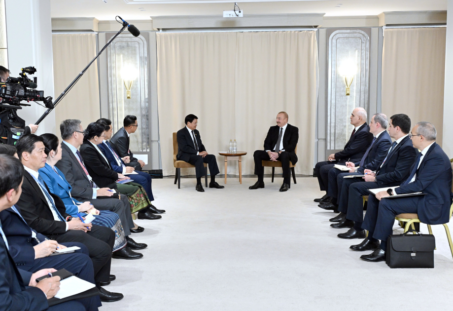 President Ilham Aliyev meets President of Laos in Russia's Kazan (PHOTO/VIDEO)