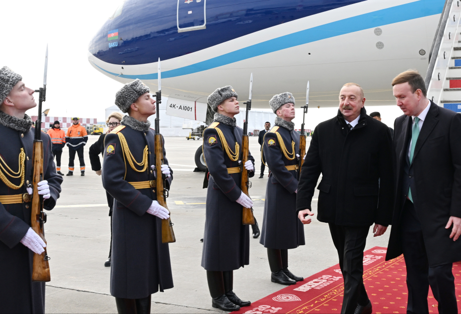 President Ilham Aliyev arrives in Russia (PHOTO/VIDEO)