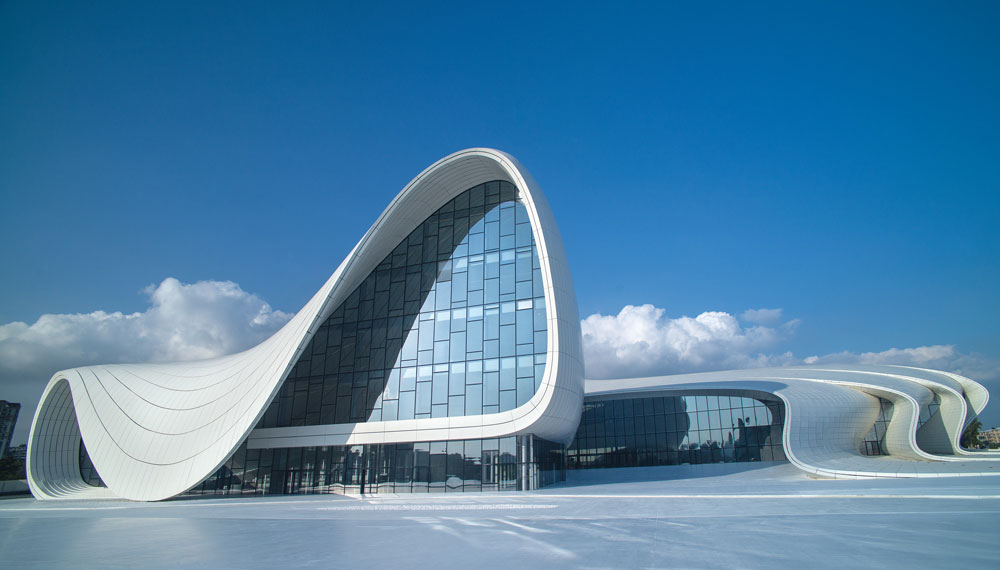 Heydar Aliyev Center debuts "Feeling Free Like a Bird" by renowned British artist (VIDEO)