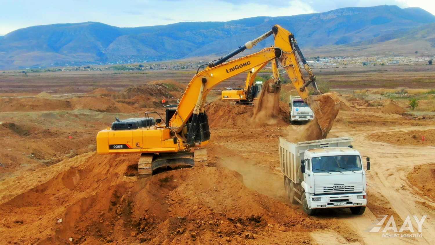 Azerbaijani Aghdam's roads hitting ground running with rapid and top-notch making (VIDEO)