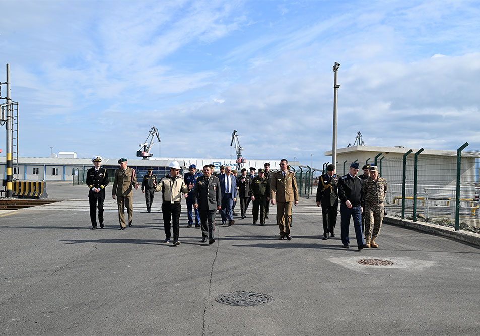 Military attachés visit Baku International Sea Trade Port in Azerbaijan (PHOTO)