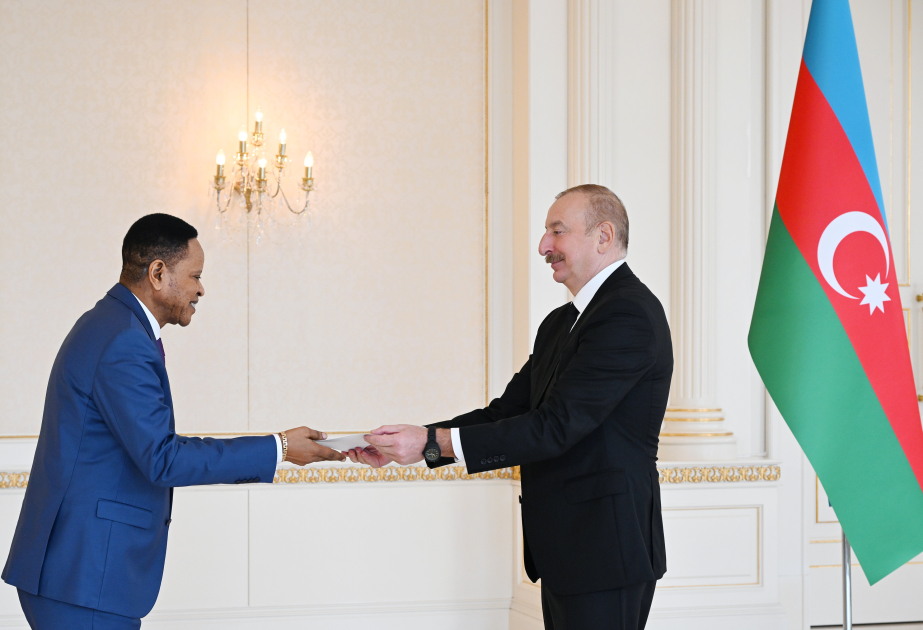 President Ilham Aliyev receives credentials of incoming ambassador of Democratic Republic of Congo to Azerbaijan
 (PHOTO/VIDEO)