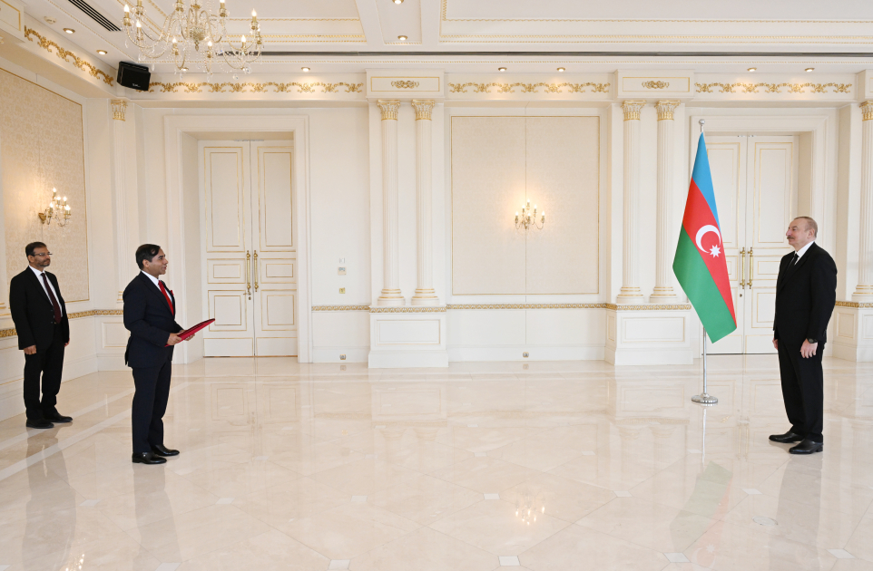 President Ilham Aliyev receives credentials of incoming ambassador of Bangladesh to Azerbaijan (PHOTO/VIDEO)